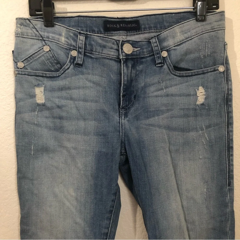 ROCK & REPUBLIC Jeans Boot Cut Distressed Light Wash Low Rise Bling Back Pockets - Picture 3 of 16
